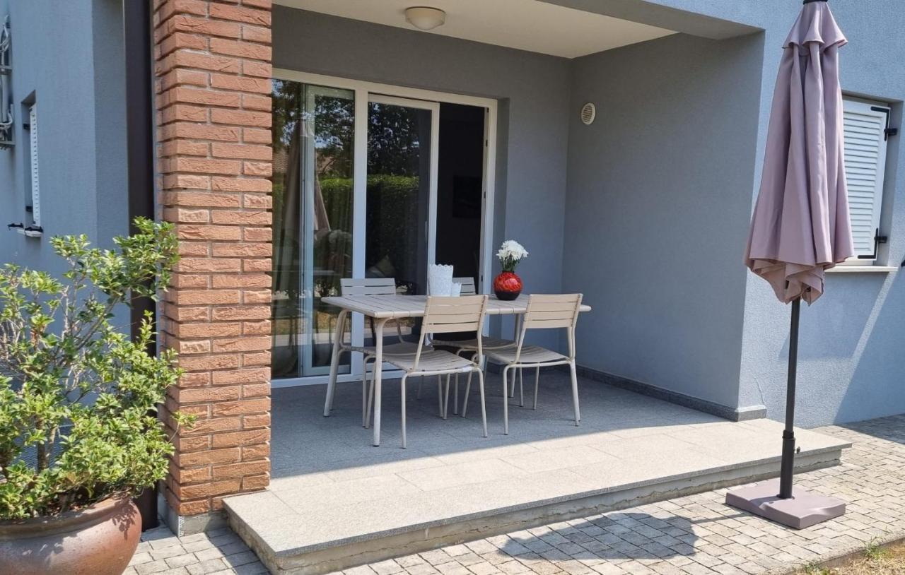 Casa Emma With Pool Apartment Porec Bagian luar foto